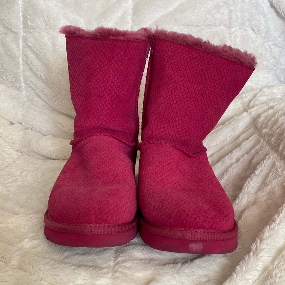Pink Ugg’s Short Bailey Bow